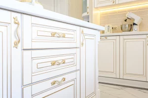 مدل جدید کابینت های گلاس سفید طلایی