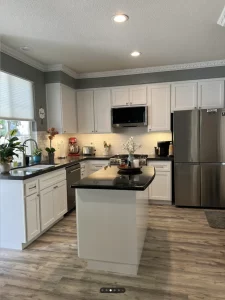 کابینت های گلاس سفید